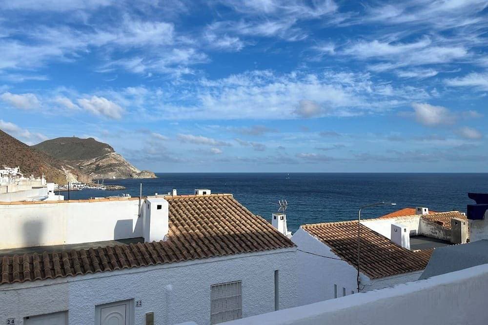 Cozy apartment near the beach with a private terrace and a shared pool 1