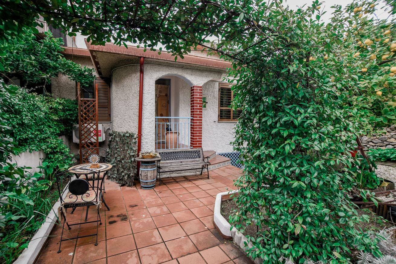 Foto 4 von 38: Zitronengarten Apartment mit Wi_Fi und A/C
