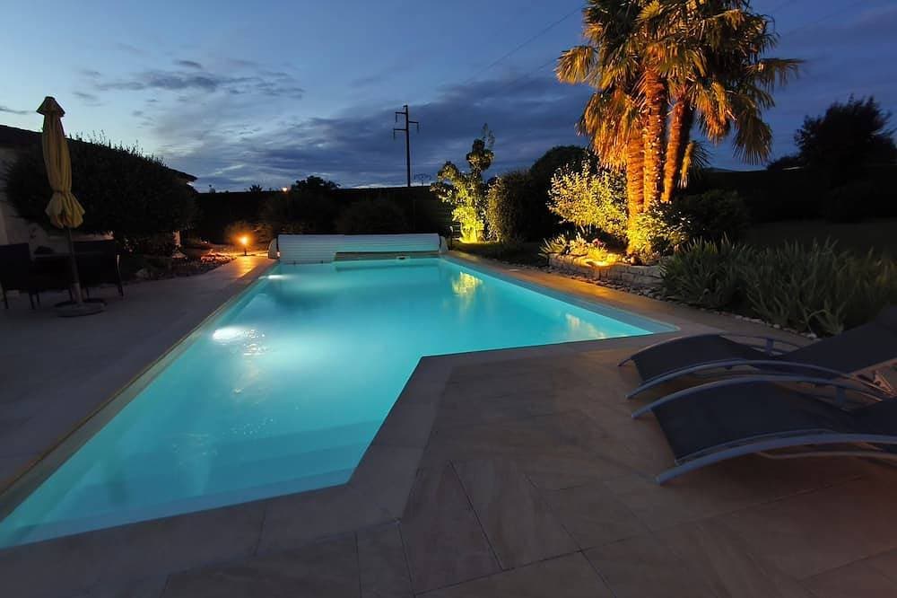 5 minutes from downtown Cognac: Charming private room—Heated pool 1