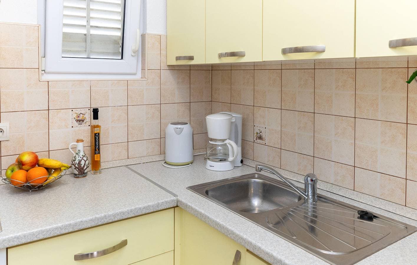 Foto 9 von 27: Ferienwohnung mit Meerblick, Terrasse, WLAN und Parkplatz in der Nähe von Makarska