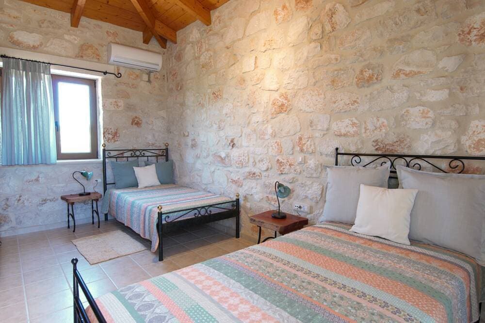 Foto 4 von 10: Rosemary Cottage, Lioriza Houses Zakynthos