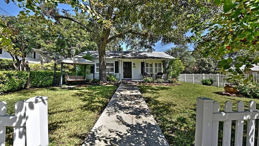 Foto 2 von 8: Comal Cottages on Union #297a
