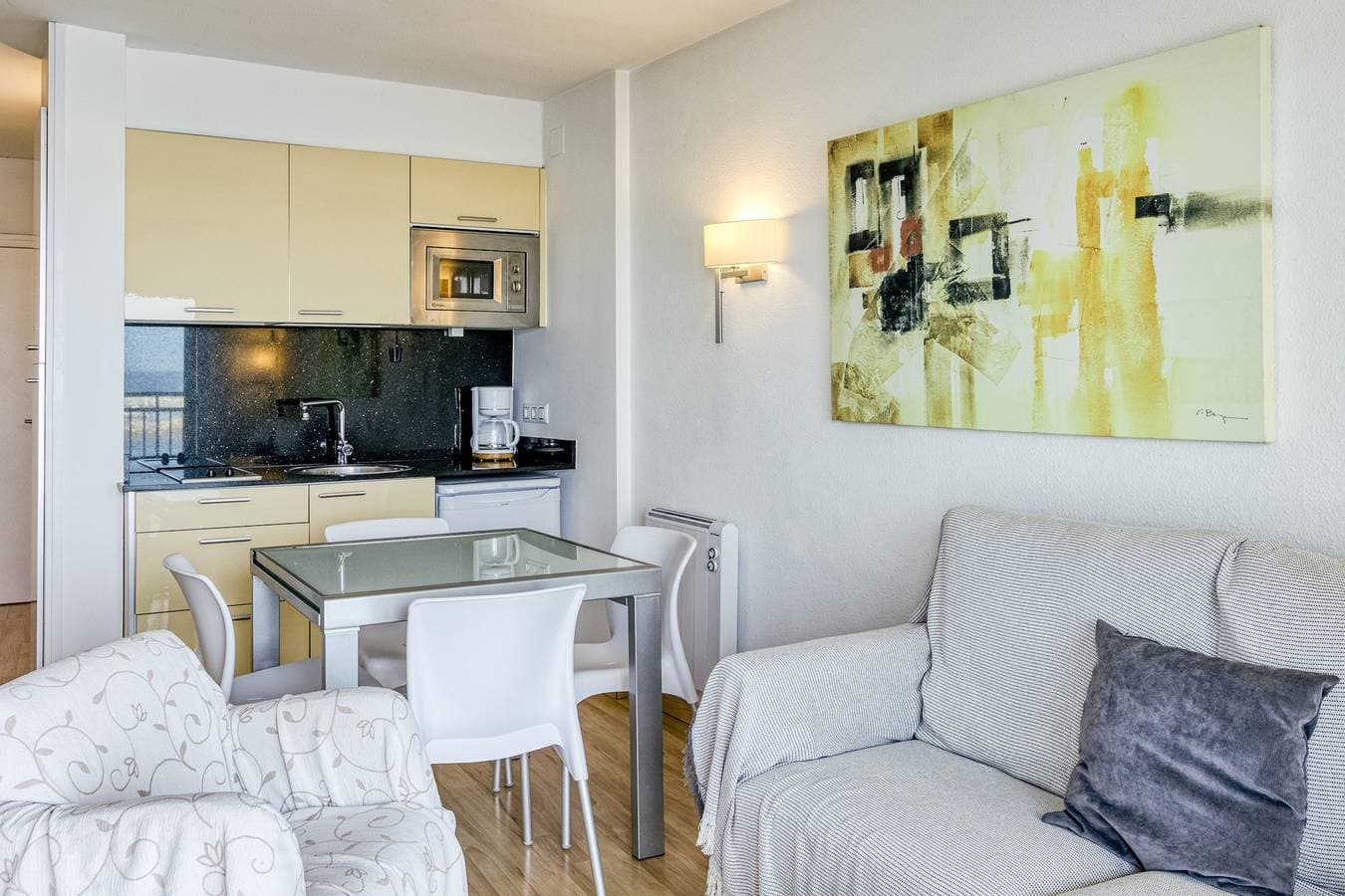 Foto 11 von 34: Ferienwohnung 'Marinada' mit Meerblick, Gemeinschaftspool und WLAN