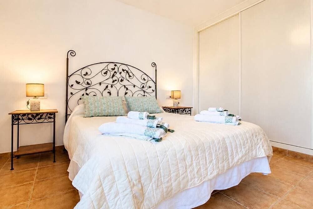 Foto 4 von 30: Casa Vega Vera Playa | Primera Línea de Playa | Beachtfront luxury Apartment with garden