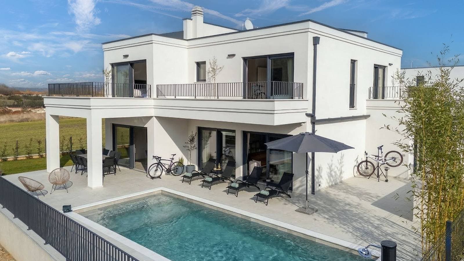 Villa Riata Luxuriöse Villa für bis zu 8 Gäste mit privatem Pool in ruhiger und grüner Umgebung nahe... 1