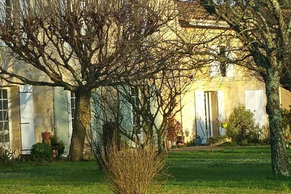 Cottage zwischen Bordeaux und St. Emilion mit herrlichem Park, umgeben von Reben 1