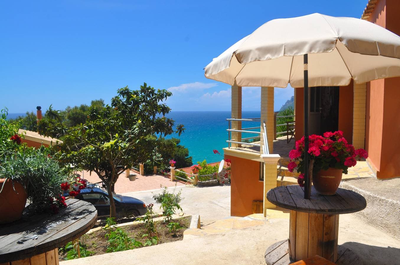 Foto 5 von 18: Villa Takis am Pelekas Strand - Kleines Haus mit Garten und Meerblick