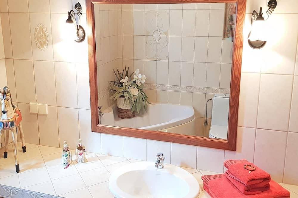 Foto 7 von 30: Villa Harmony, traumhafter Ausblick, Pool 12 m, Tischtennis, Natursteinvilla