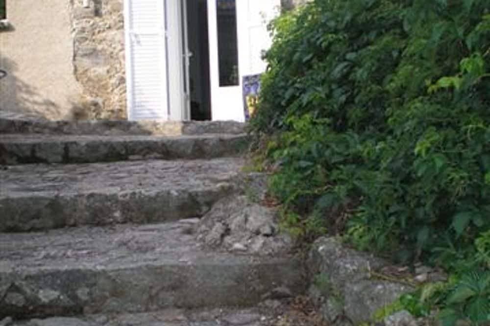 Foto 9 von 18: Haus von 100 m2 mit einem großen Steinterrasse