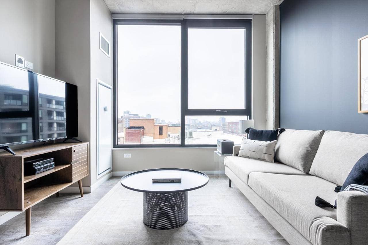 W Loop 1BR w Pool Gym nr Fulton Mkt L CHI-291 1