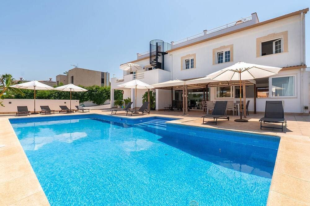 Atemberaubendes Haus in Sa Torre mit privatem Swimmingpool, der sowohl drinnen. 1