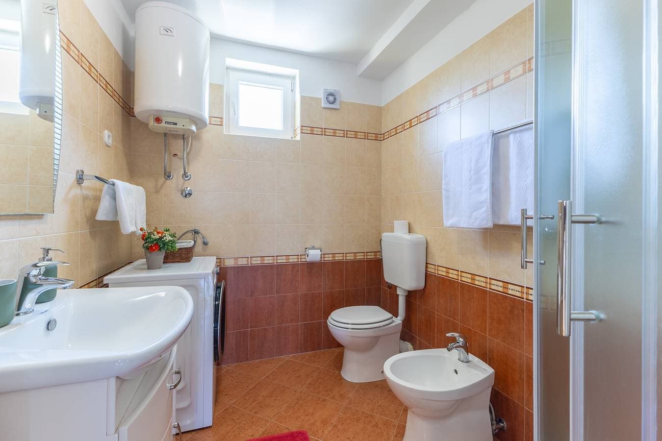 Foto 8 von 27: Apartnent Nensi mit Balkon