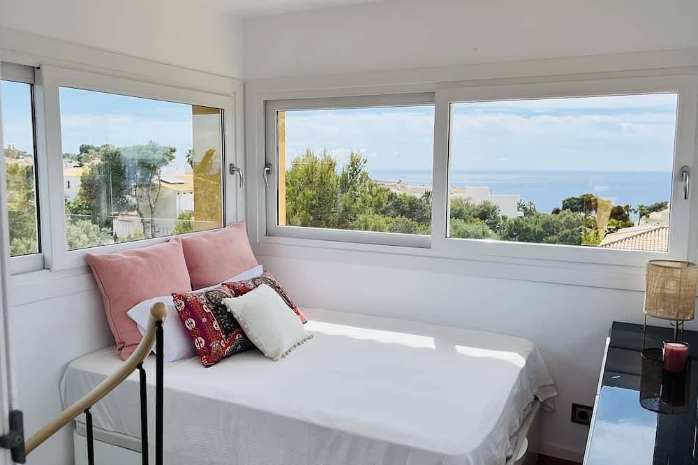 Foto 8 von 30: Design Villa mit großer Dachterrasse, Panorama-Meerblick, schönem Garten, Pool
