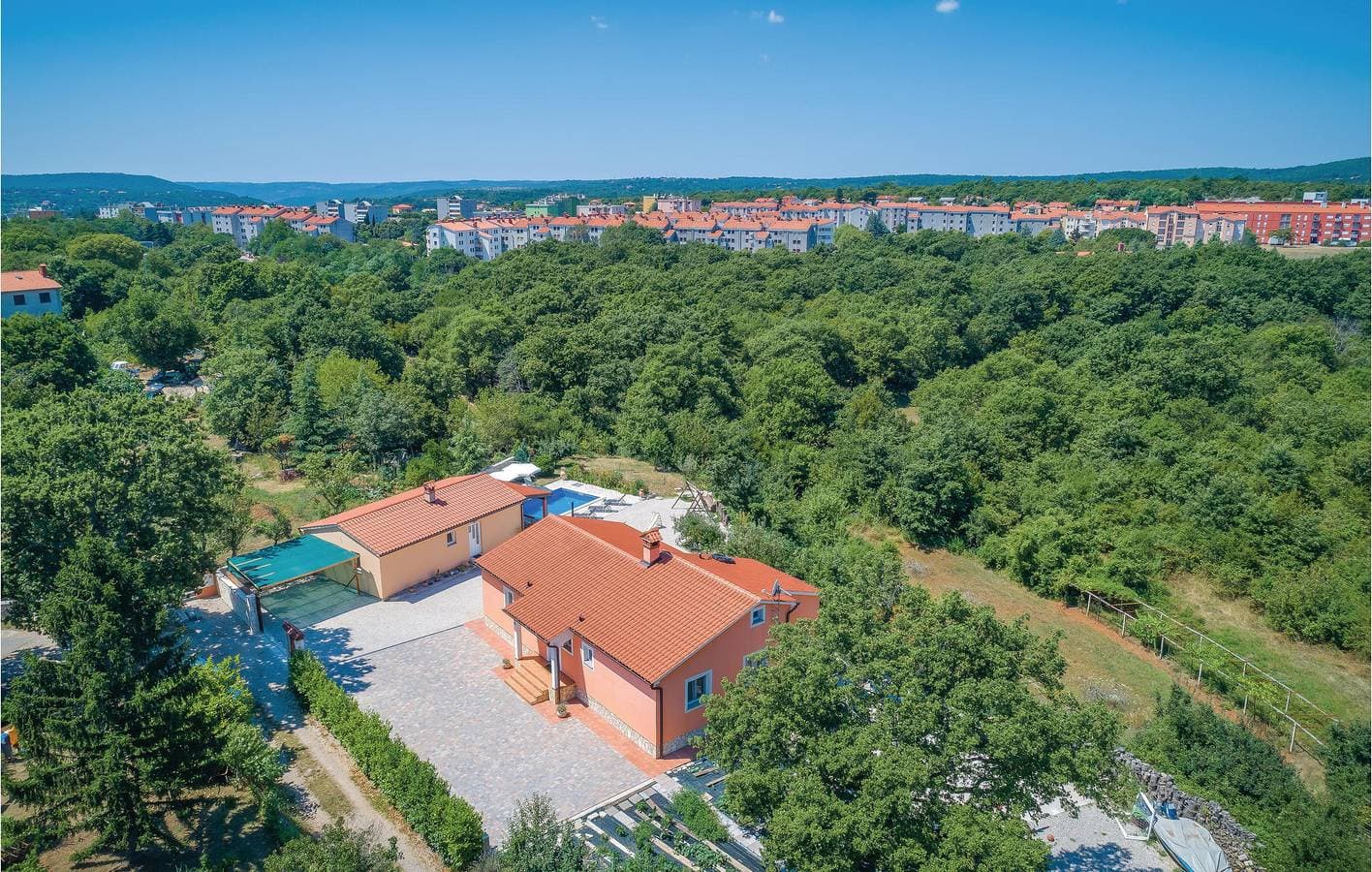 Foto 3 von 54: Geräumige 2-Zimmer-Wohnung mit Terrasse, WLAN und Parkplatz in der Nähe des Stadtzentrums
