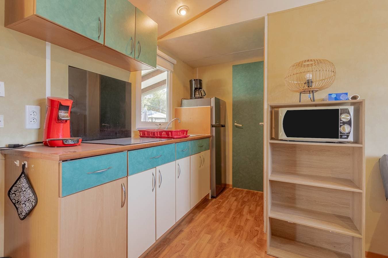 Foto 8 von 27: Mobilheim 'Mobilhome Oasis Dorf Puget Argen' mit Gemeinschaftspool und privater Terrasse