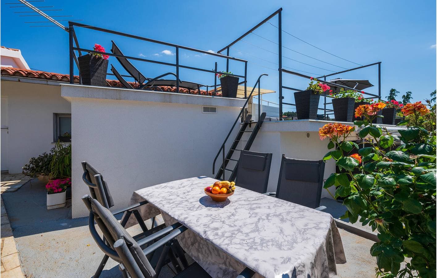 Foto 12 von 30: Charmantes 1-Zimmer-Apartment mit Terrasse, WLAN und Parkplatz, 200 m vom Strand entfernt