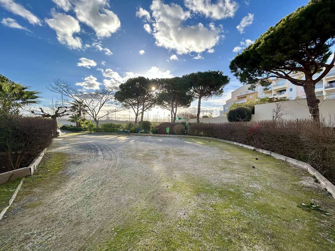 Foto 13 von 15: Studio für 4 Personen mit Pool, 600m vom Strand in Cap d'Agde, Parkplatz, Zentrale Lage