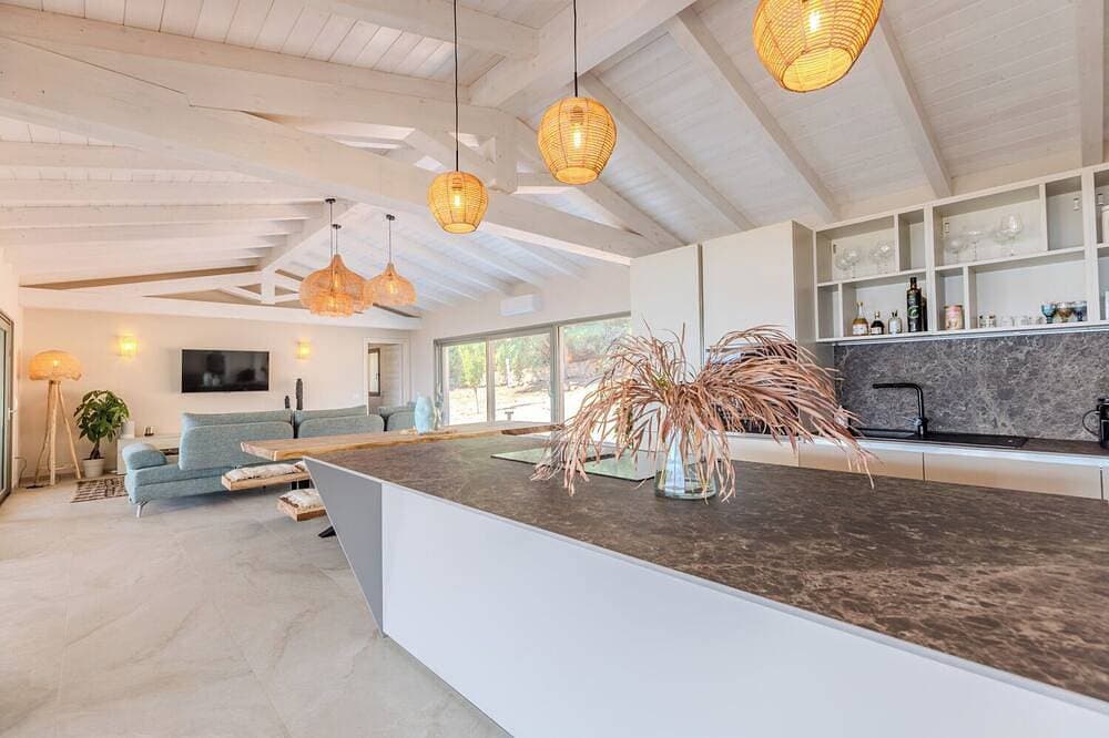Foto 8 von 30: Contemporary Coastal Living: The New Villa Muvrunara