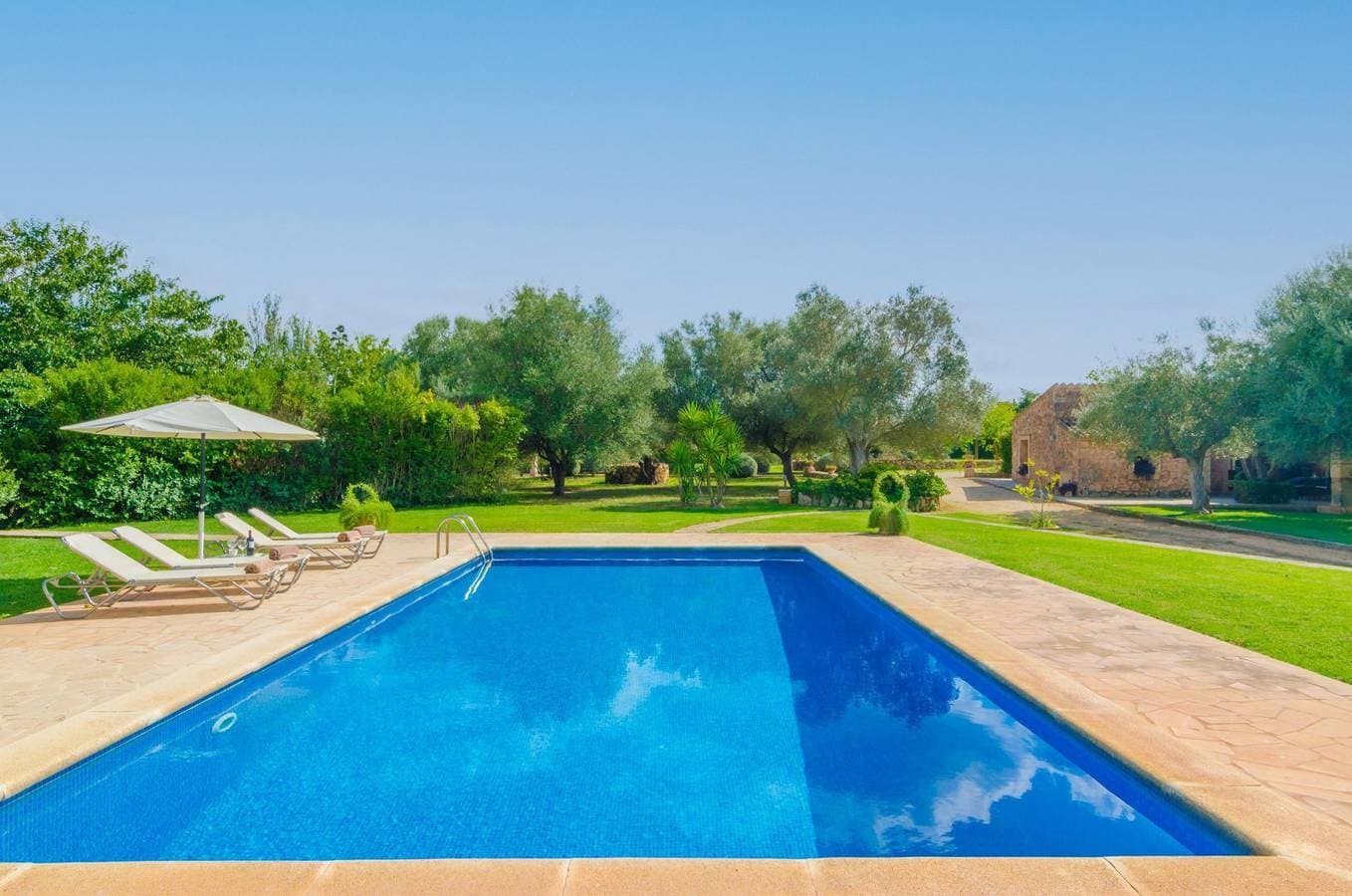 Foto 3 von 50: S'Era Nova - Schöne Villa mit privatem Pool, umgeben von einem schönen Garten. Wifi ist gratis.