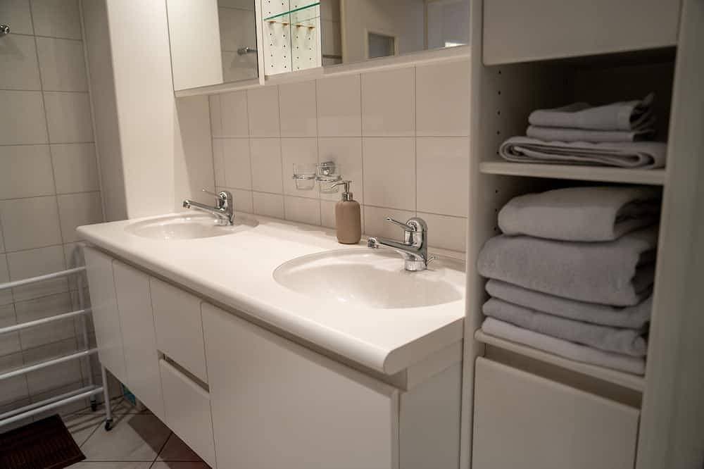 Foto 4 von 7: Studio mit Küche für 2 Personen  5-10 Min. zum See und 1 Min. zur Bushaltestelle