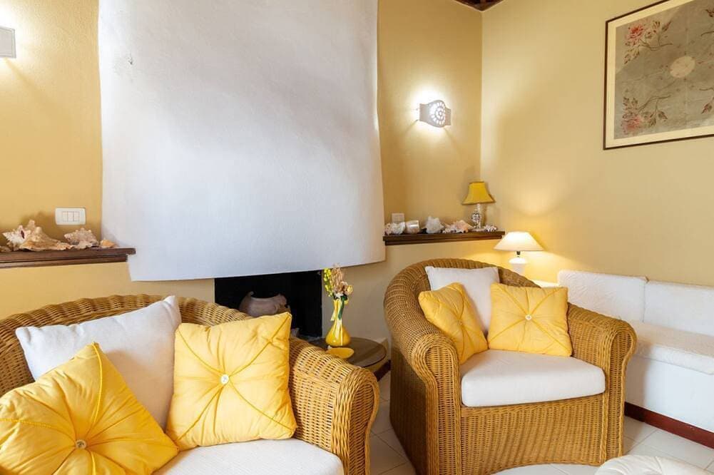 Foto 13 von 30: Overlooking the incredible beauty of the San Giovanni di Sinis coast, Villa Maestrale is an exclusive residence designed for those seeking privacy, comfort, and a breathtaking sea view.The spacious and bright villa comprises four bedrooms, one of which i