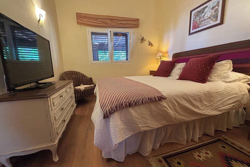 Foto 3 von 30: \"Los Jazmines\" Blick Auf Berg Und Meer.  Jacuzzi Exterior, Peace und WIFI