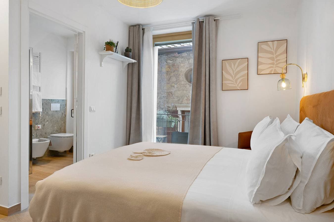 Foto 13 von 34: Residenza Tre Cuori: Zimmer mit Seeblick, WLAN & Klimaanlage in Torri del Benaco