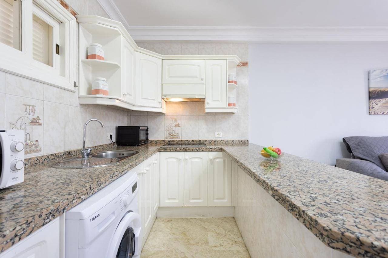Foto 4 von 26: Two-Bedroom Apartment with Terrace and Sea View