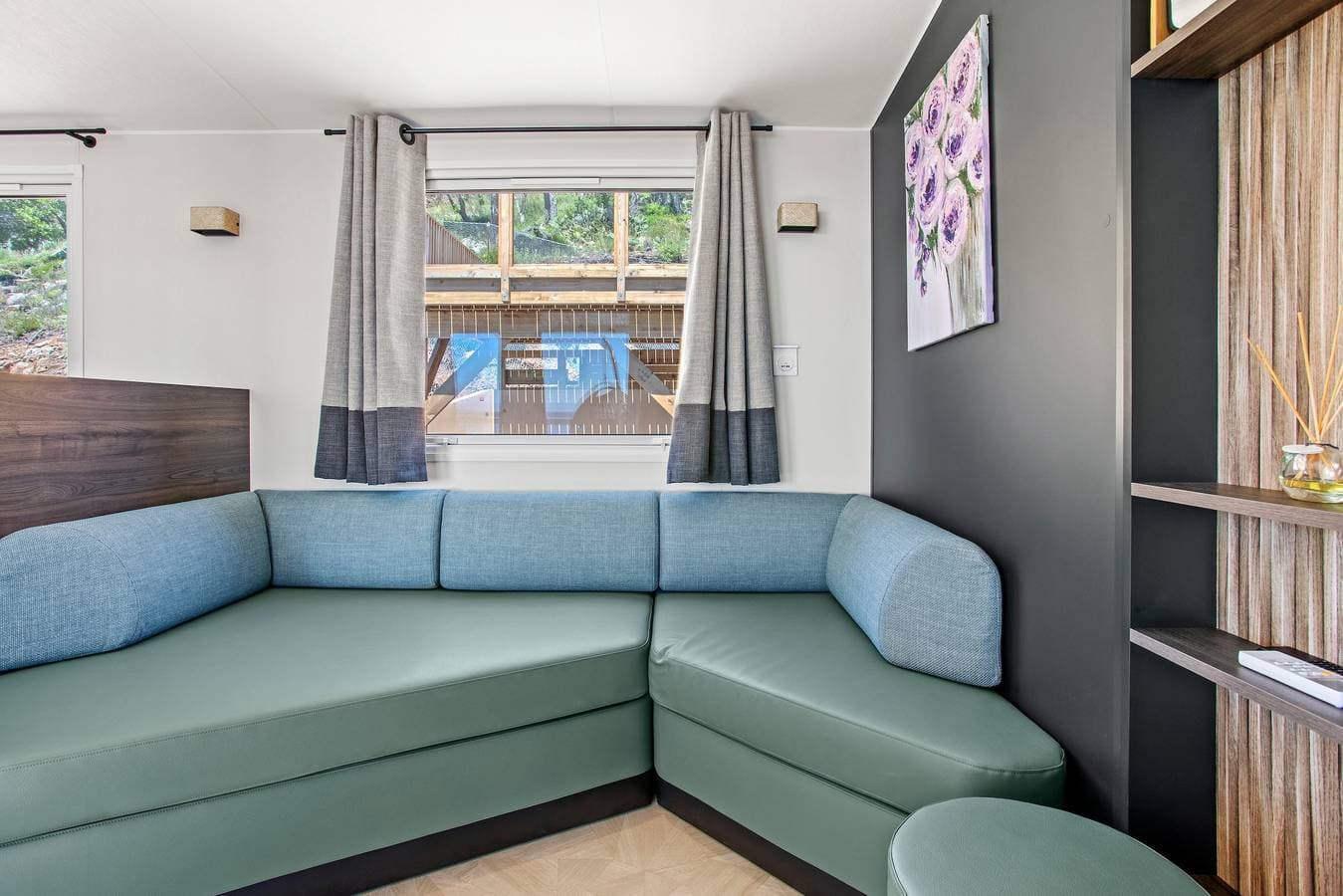 Foto 9 von 41: Bungalow 'Domaine Ile D'or, Segur 8' mit Meerblick, Gemeinschaftspool und privater Terrasse