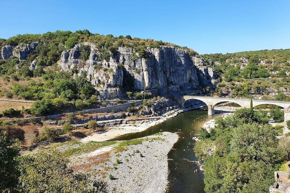 Foto 10 von 12: Sehr Schönes Hauszentrum Vallon Pont D'Arc 2/4 Personen Klimaanlage Parkplatz