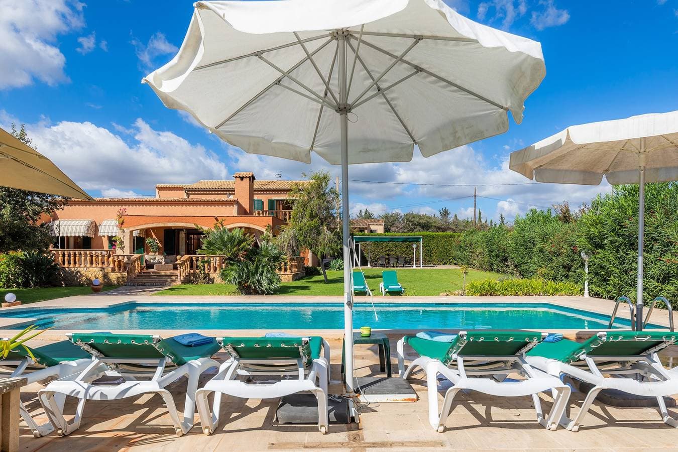 Foto 4 von 37: Rustikales Ferienhaus Es Fasser mit Pool, Garten, Terrassen & WLAN; Parkplätze und Garage vorhanden