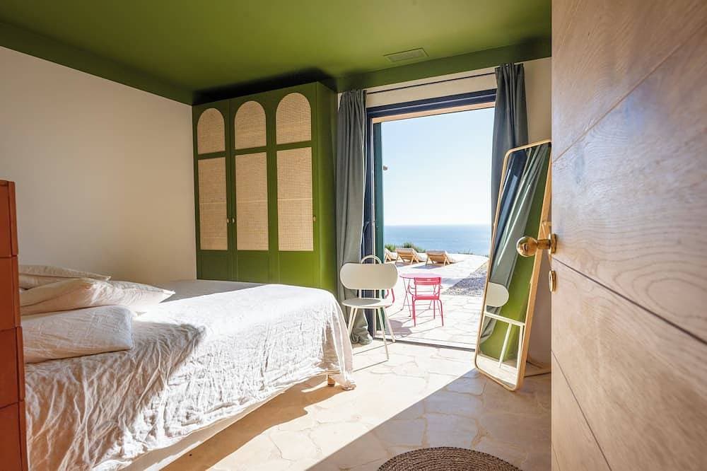 Foto 2 von 30: 180° sea view villa, renovated in 2024, a little paradise in Rayol Canadel