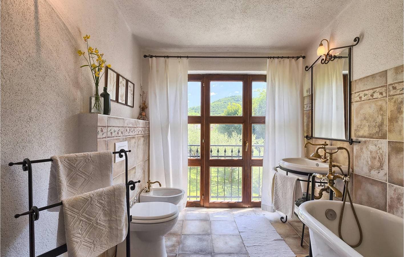 Foto 8 von 60: Charmante 350 m² große Wohnung mit Pool, WLAN, Parkplatz und in der Nähe des Stadtzentrums