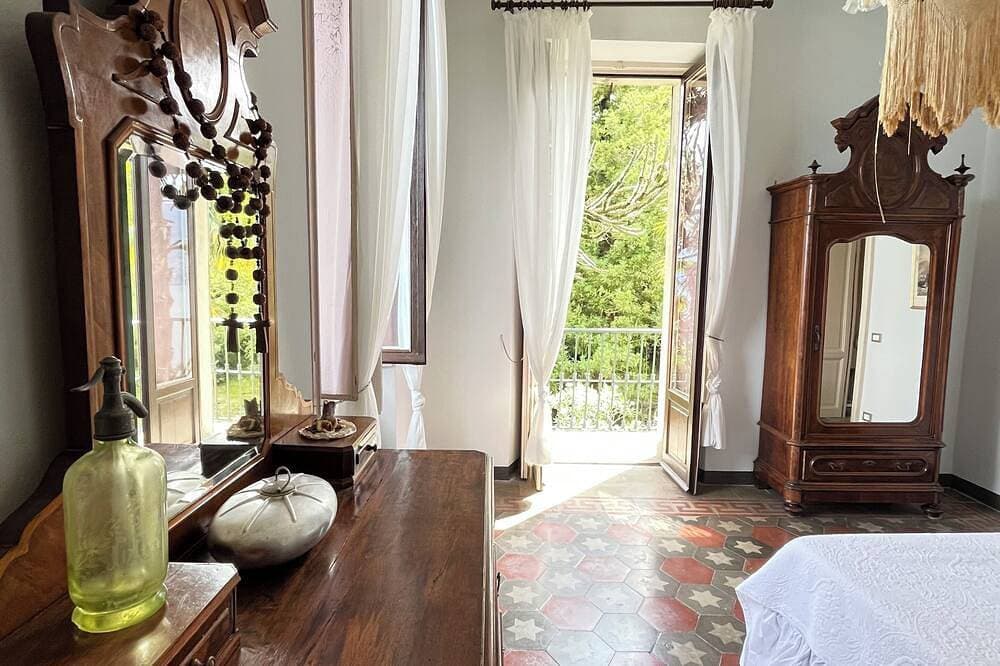 Foto 7 von 30: Stunning Lake Maggiore Villa, pool and panoramic views, timeless Italian charm