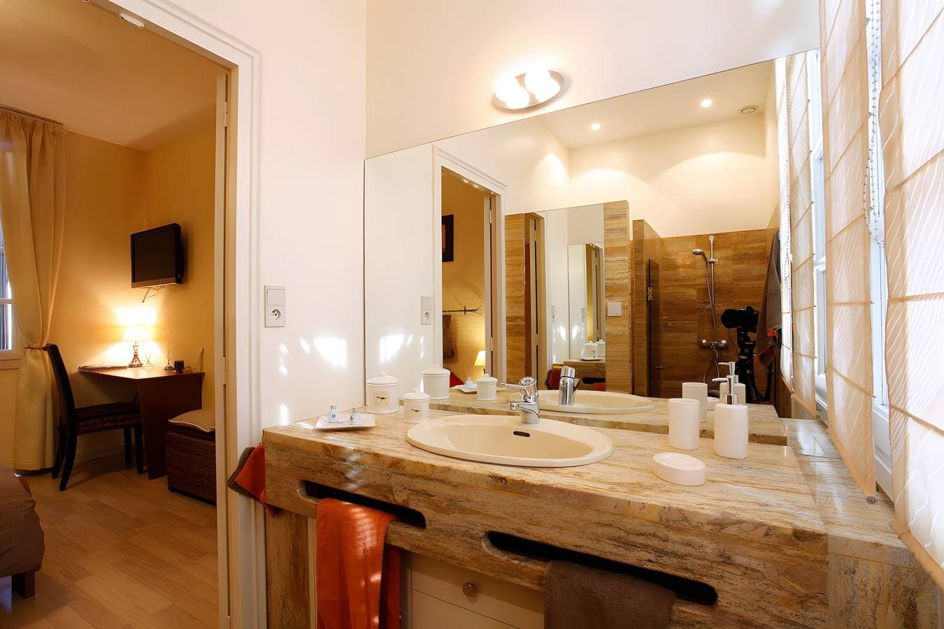 Foto 5 von 14: Céciles Gästezimmer mit Gemeinschaftspool, WLAN und Klimaanlage