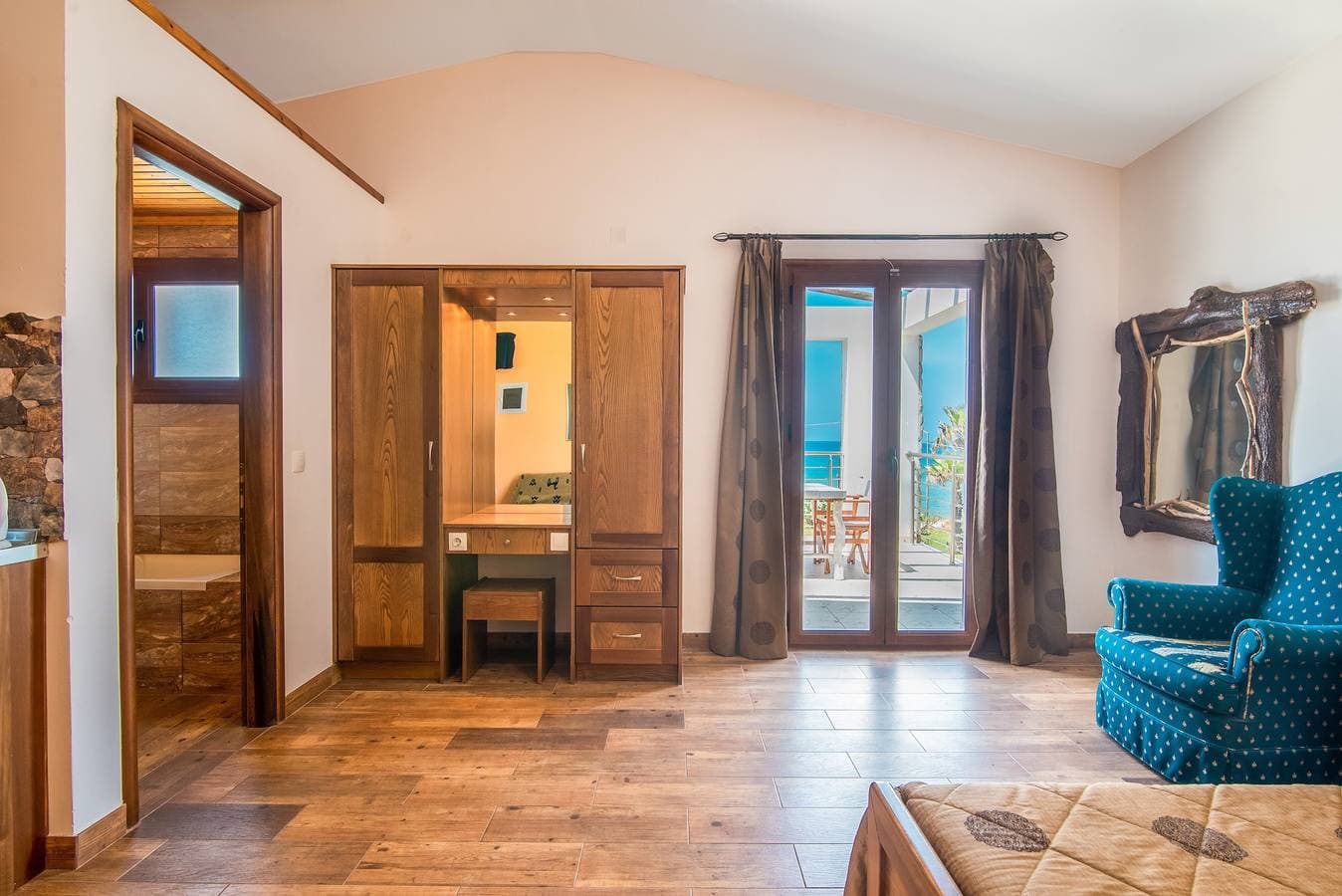 Foto 9 von 21: Mirage Arillas Honeymoon Studio mit Meerblick, Gemeinschaftspool und WLAN