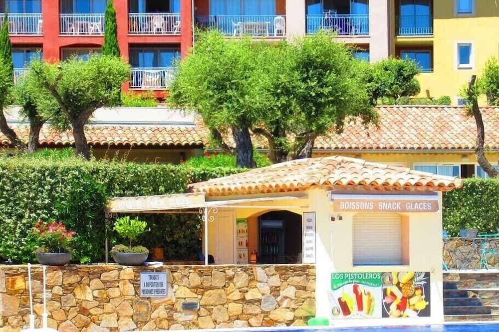 Foto 6 von 30: Super T2 in Les Issambres 5 Betten Loggia & Privatgarten mit Meerblick Schwimmbad Tennis