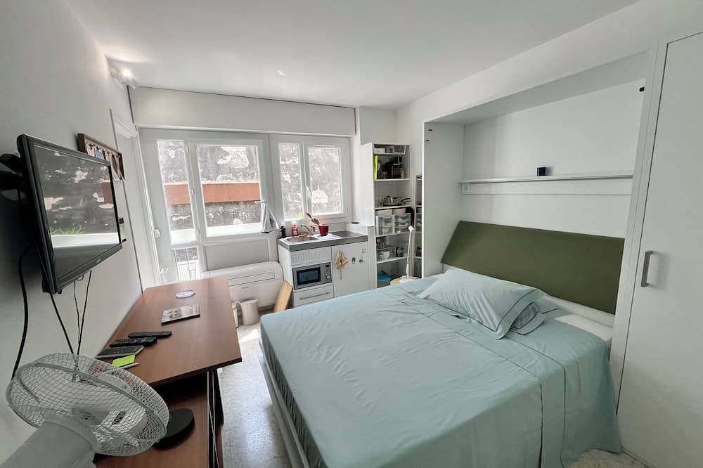 Foto 4 von 17: In the heights of Cassis, quiet studio with private parking and swimming pool.