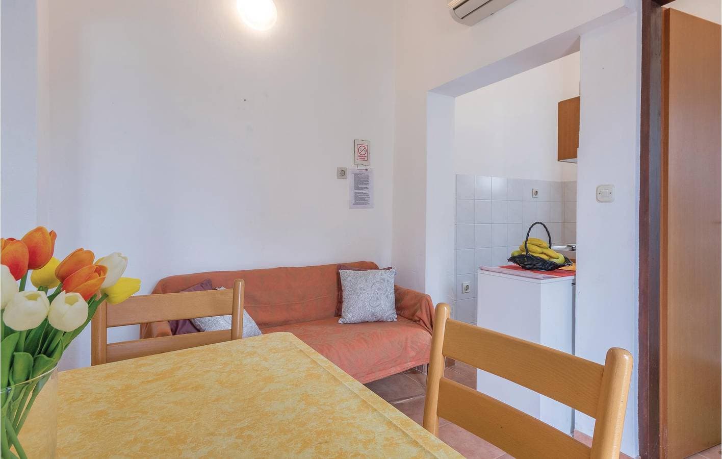 Foto 6 von 32: Charmantes Apartment mit Terrasse, WLAN, Klimaanlage und Parkplatz, 1,5 km vom Strand Bijeca entfernt