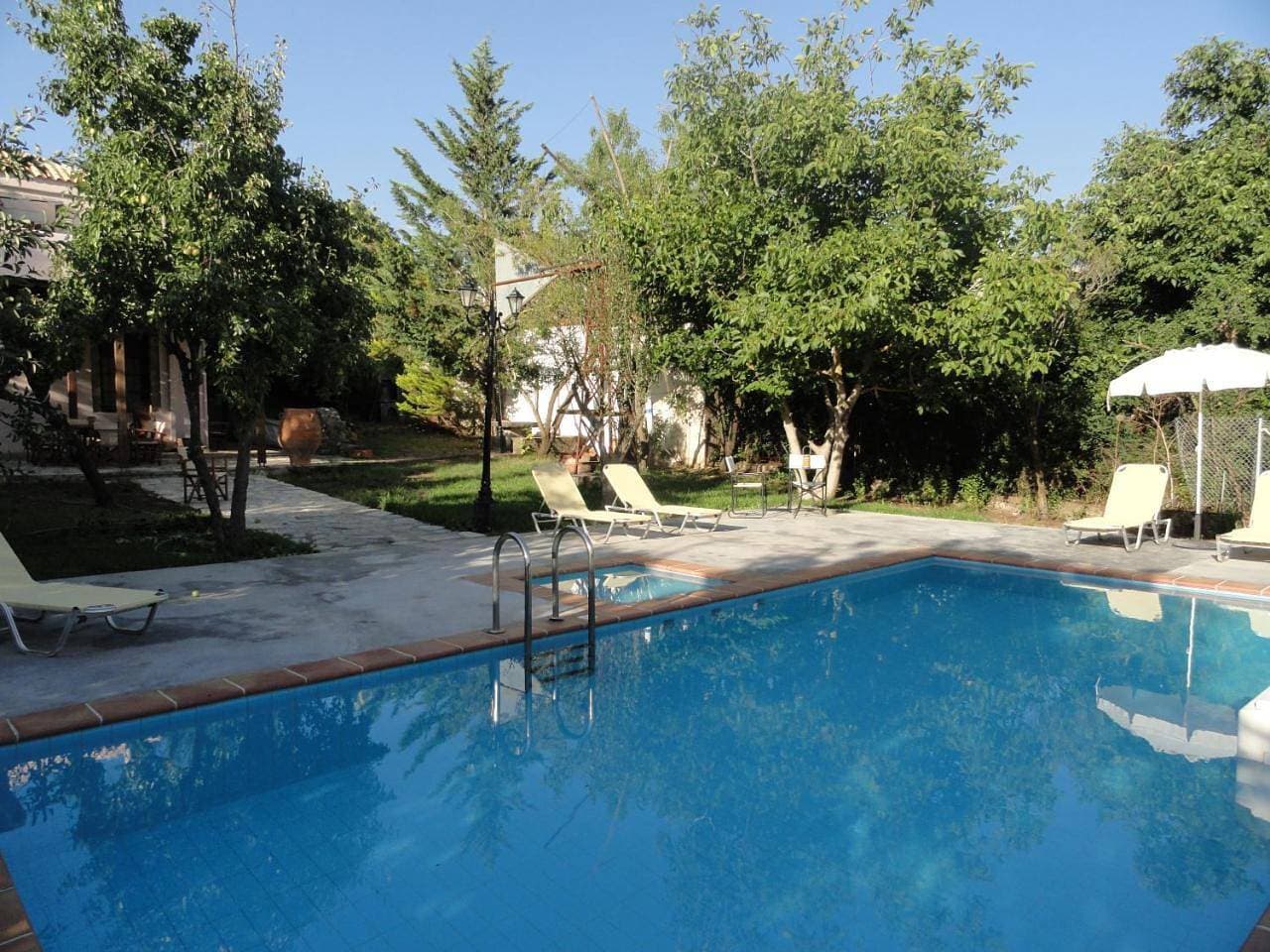 Foto 8 von 37: Three-Bedroom Villa with Private Pool