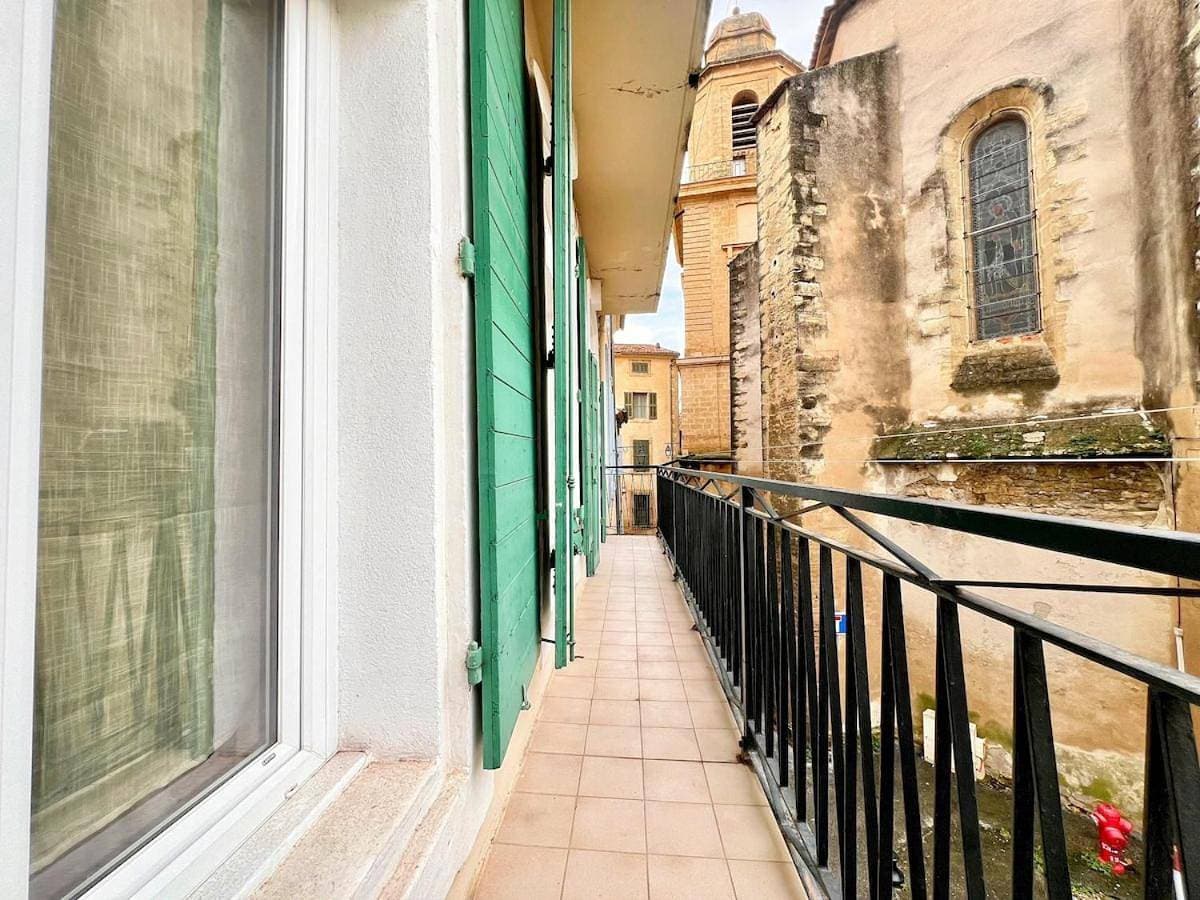 Foto 4 von 62: One-Bedroom Apartment with Balcony and City View