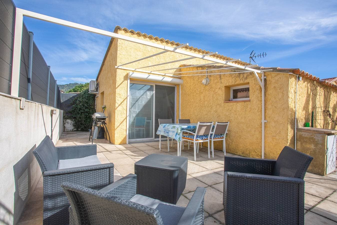 Foto 3 von 27: Ferienhaus 'Les Mimosas' mit privater Terrasse, privatem Garten und Wi-Fi