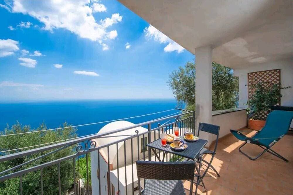 On the Amalfi Coast: Romantic House \"Bouganvillea\" 1
