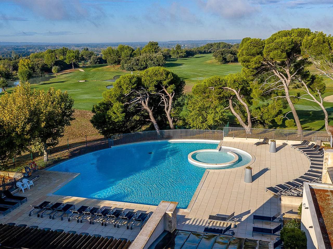 Saumane 3 km von L'Isle-sur-la-Sorgue: Grosse, schöne, gemütliche Ferienanlage Provence Country Club 1