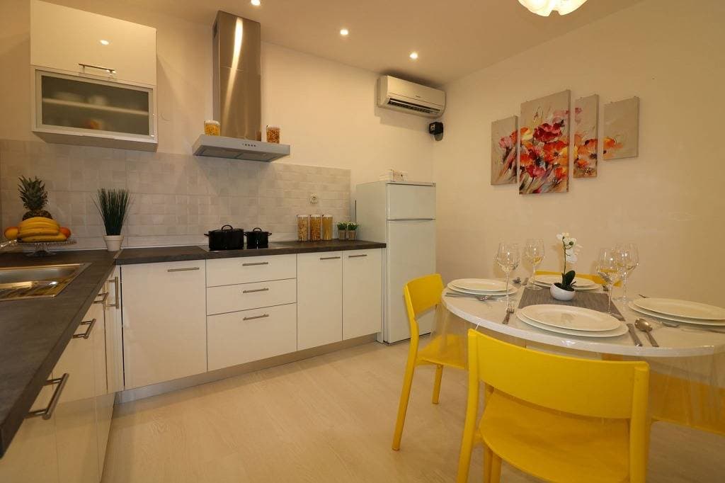 Foto 9 von 46: Ferienhaus in Poreč mit Terrasse, Klimaanlage, W-Lan, Spülmaschine (4400-5)