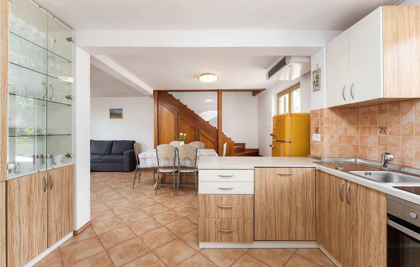 Foto 9 von 46: Geräumige 2-Zimmer-Wohnung mit Pool, Terrasse und WLAN in der Nähe des Flusses Mirna