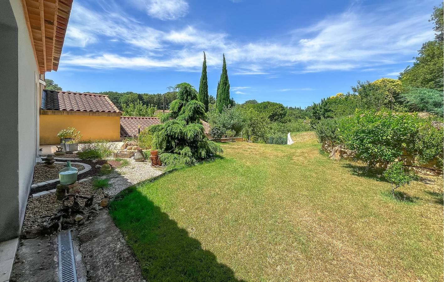 Foto 11 von 44: Geräumige Ferienwohnung mit Pool, WLAN und Terrasse in der Nähe von Miramas und Saint-Chamas