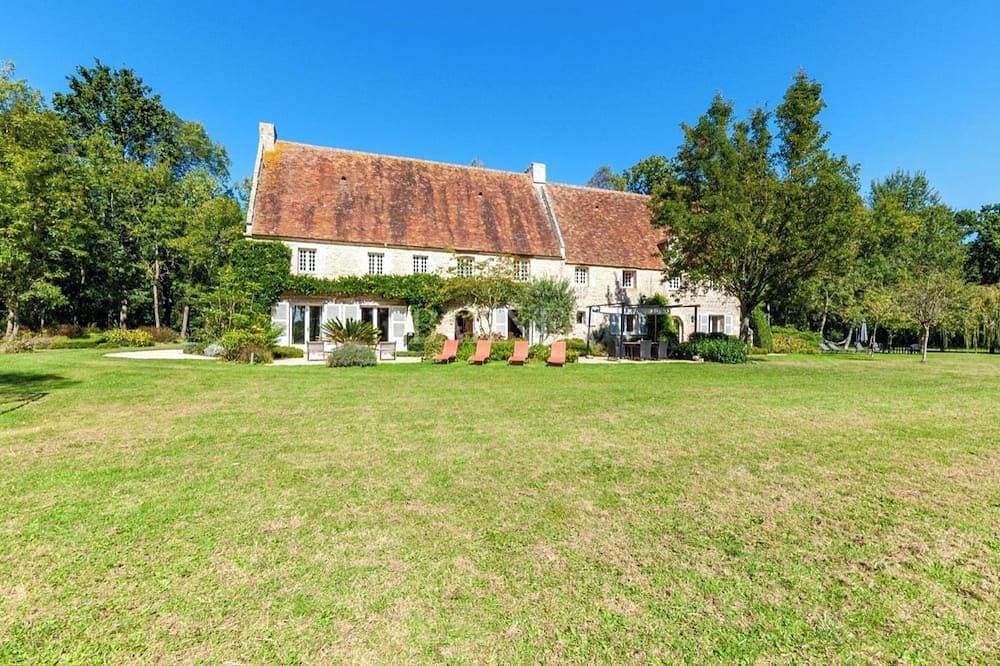 Foto 10 von 30: Domaine La Balanderie, sleeps up to 20 ( Terrace, large park, beach 1.5km away )
