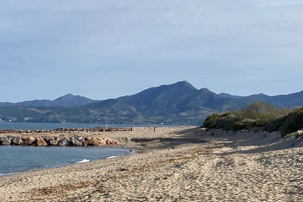 Foto 10 von 13: Overlooking a lagoon and 5 mins from superb beach