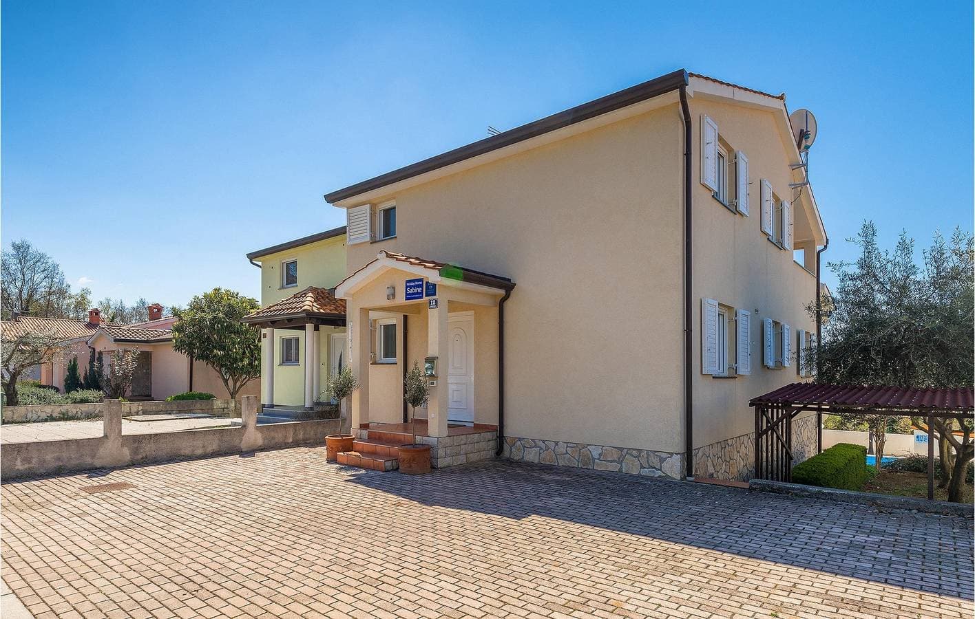 Charmantes Apartment mit einem Schlafzimmer und Pool in der Nähe der Sehenswürdigkeiten von Visnjan 1